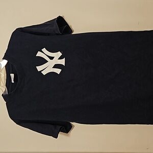 Yankees t-shirt